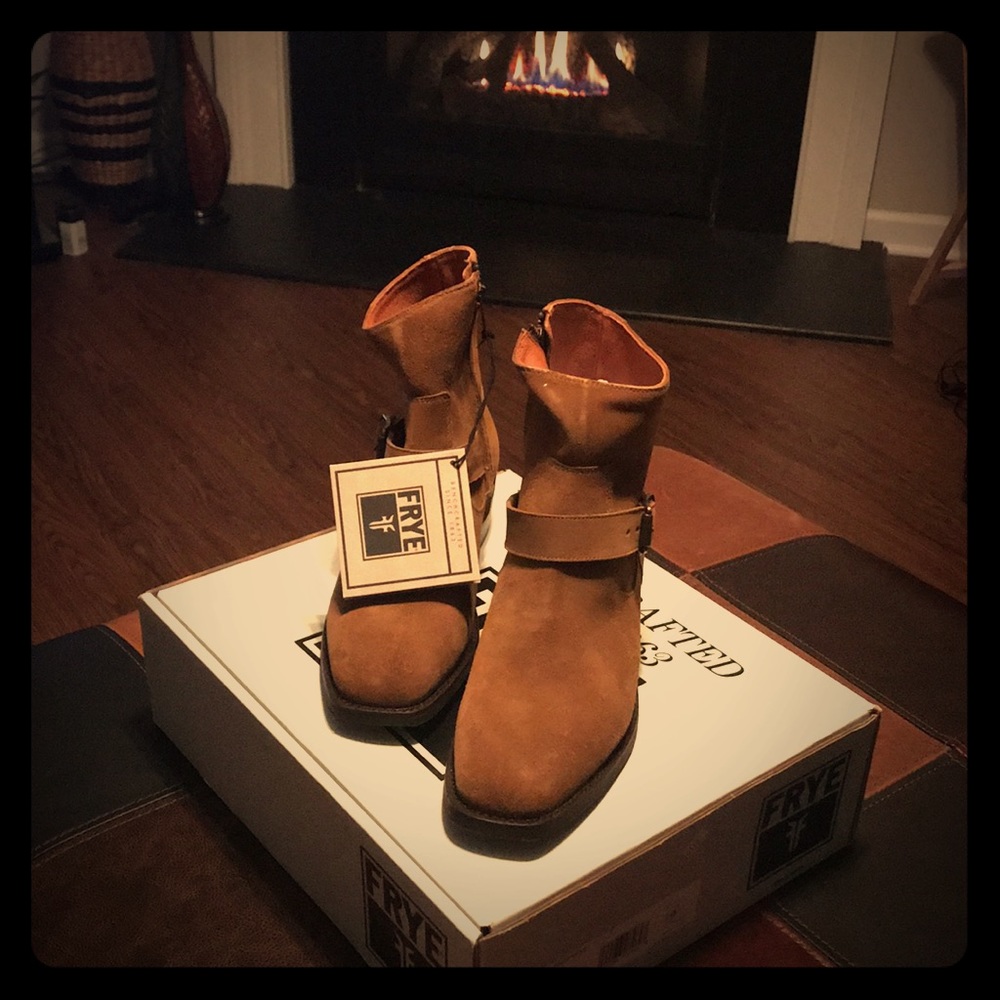 Hannah Engineer Frye Boots NIB